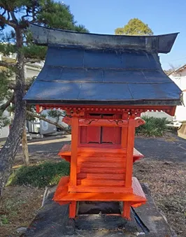 中庭の祠