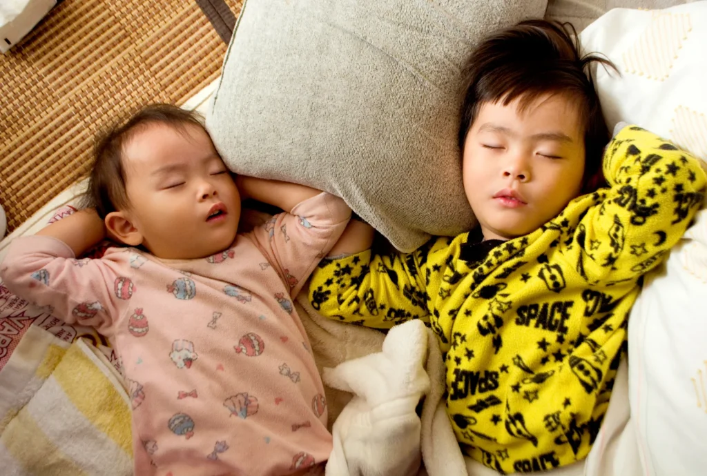 シンクロする寝姿